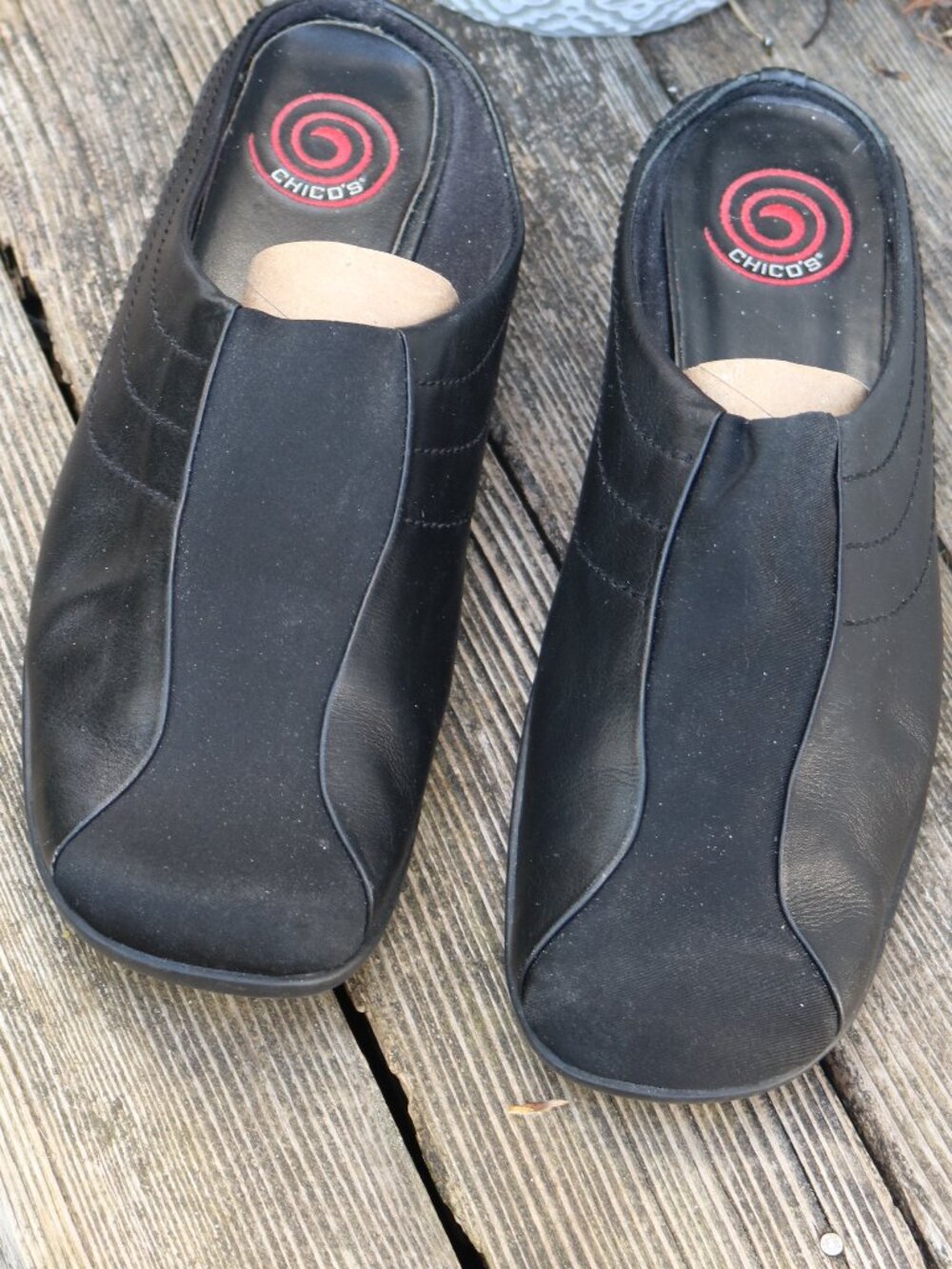 Chico's Black Stretch Leather & Fabric Comfort Flexible Sole Flat Mules Sz 6